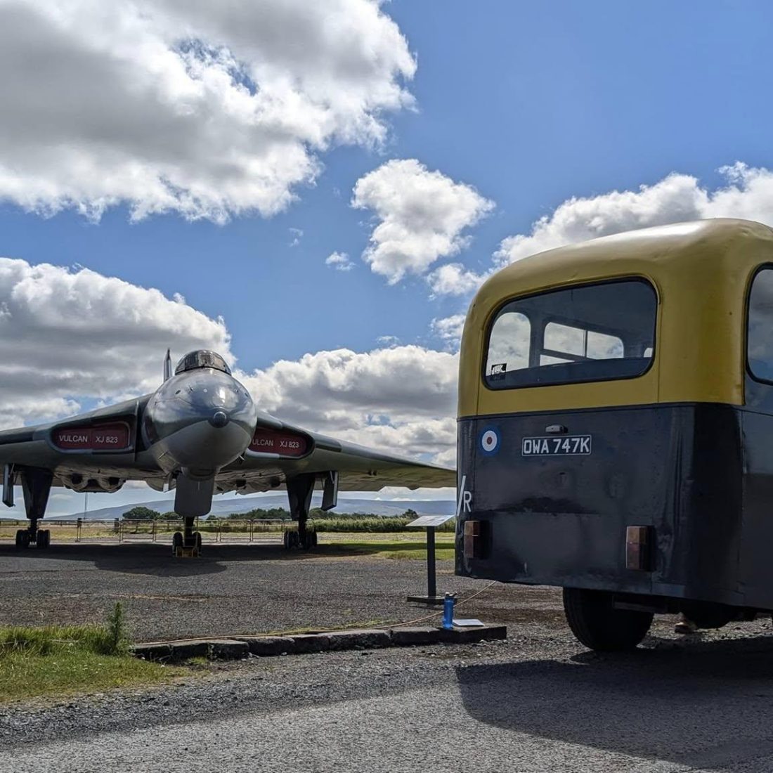 Jet & minibus